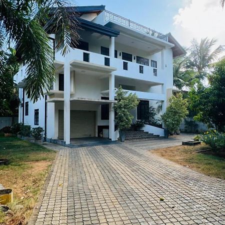 The Valampuri Hotell Jaffna Exteriör bild