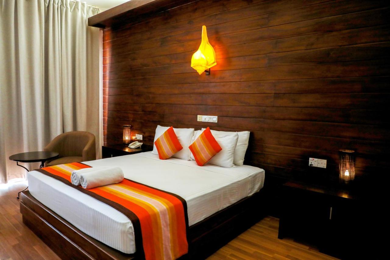 The Valampuri Hotell Jaffna Exteriör bild