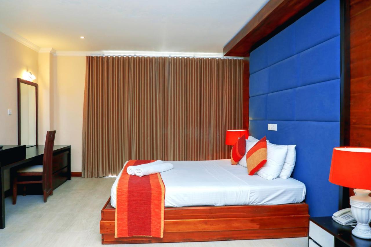 The Valampuri Hotell Jaffna Exteriör bild