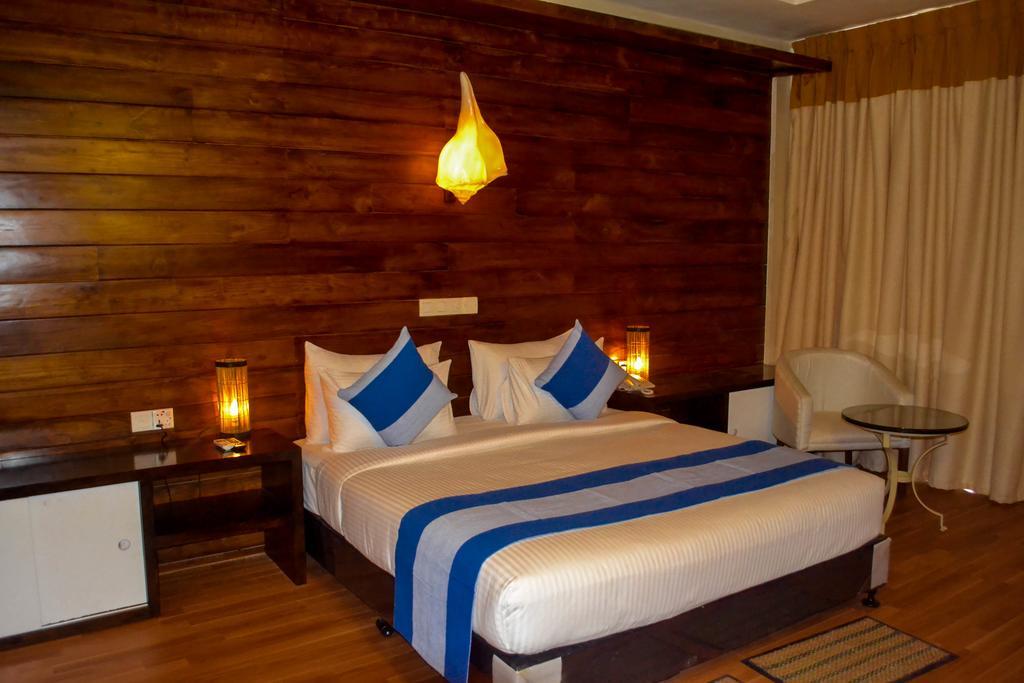 The Valampuri Hotell Jaffna Exteriör bild