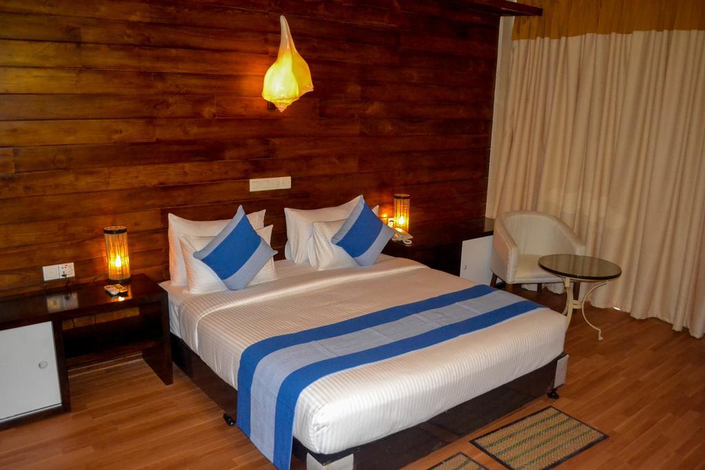 The Valampuri Hotell Jaffna Exteriör bild