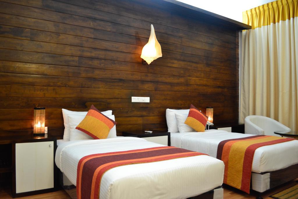 The Valampuri Hotell Jaffna Exteriör bild