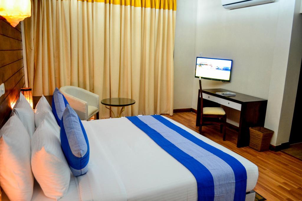 The Valampuri Hotell Jaffna Exteriör bild