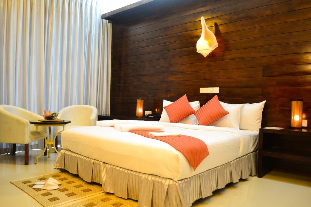 The Valampuri Hotell Jaffna Exteriör bild