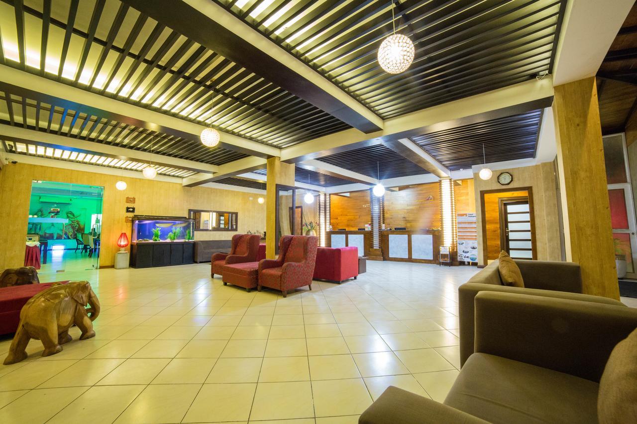 The Valampuri Hotell Jaffna Exteriör bild