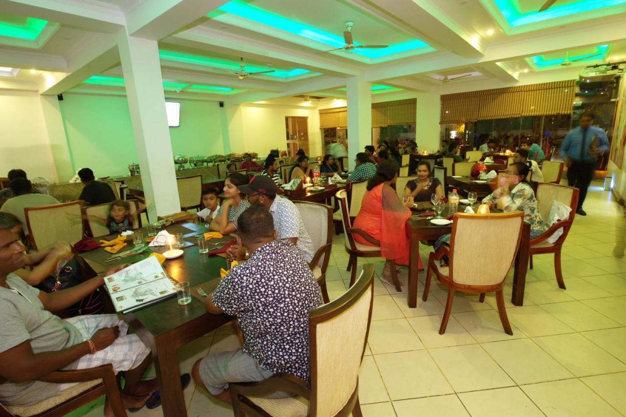 The Valampuri Hotell Jaffna Exteriör bild