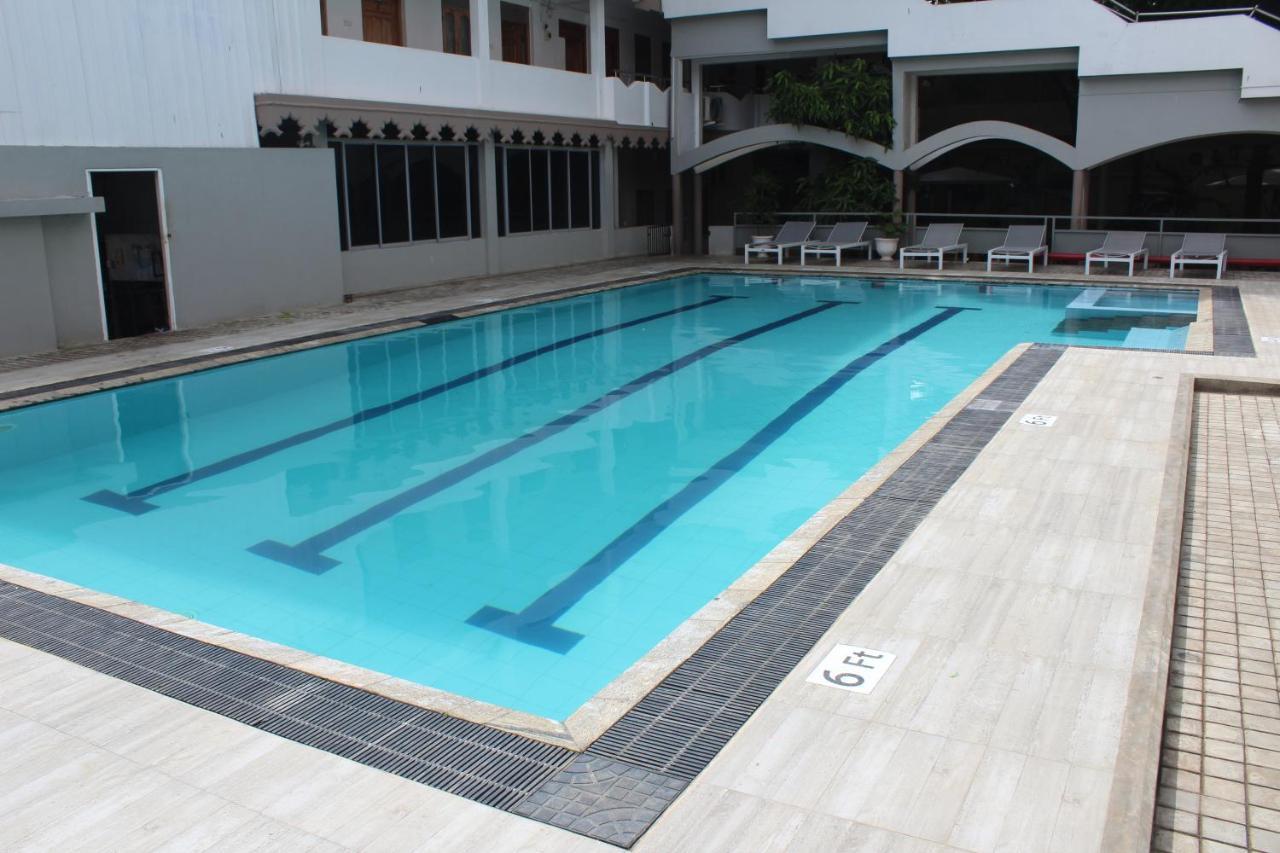 The Valampuri Hotell Jaffna Exteriör bild
